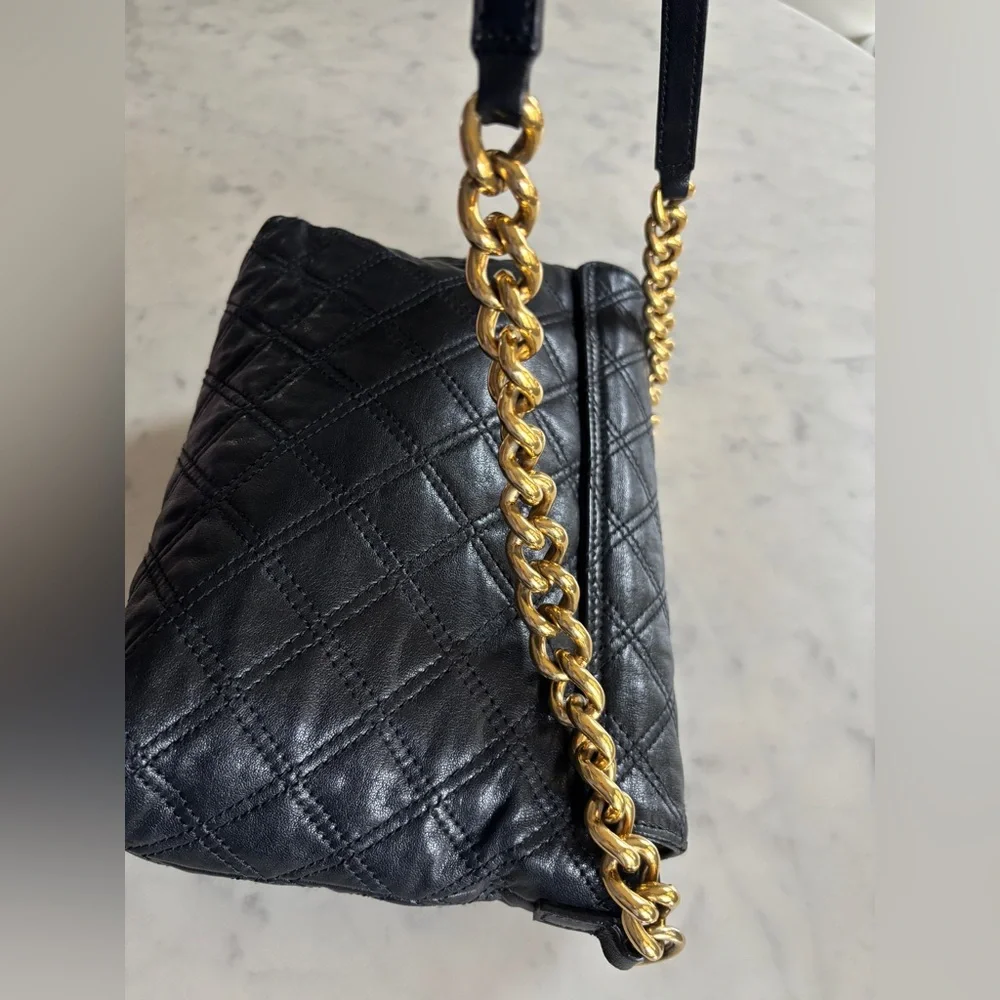 Marc Jacobs Black Quilted Shoulder Bag with Gold Chain - Picture 6 of 16
